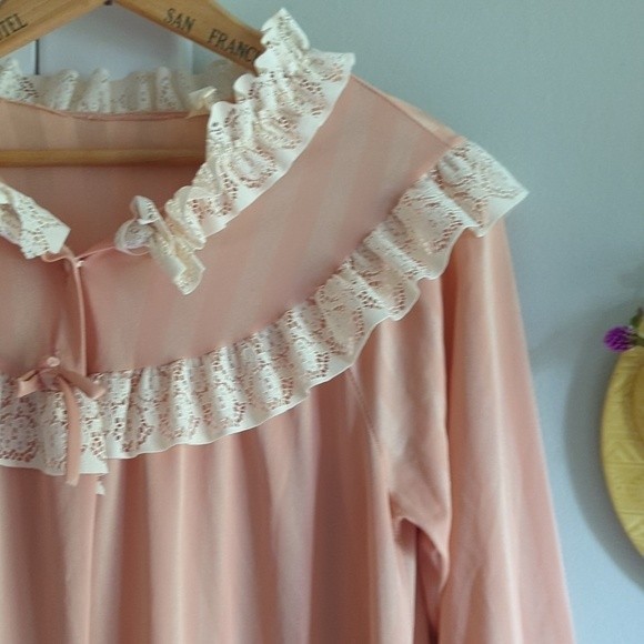 Vintage Peach Pink Silky Nightgown & Robe set LACE Trim Small - Picture 5 of 10